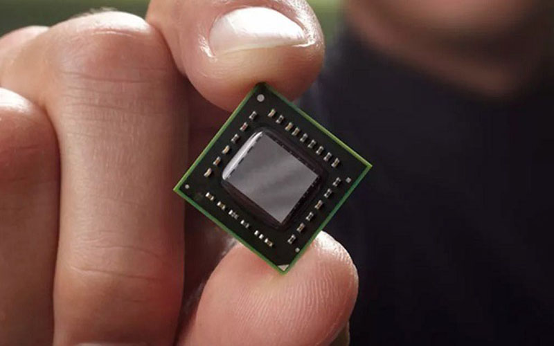 Chất bán dẫn có thể điều khiển dòng điện bật, tắt đúng lúc nên được làm chip điện tử
